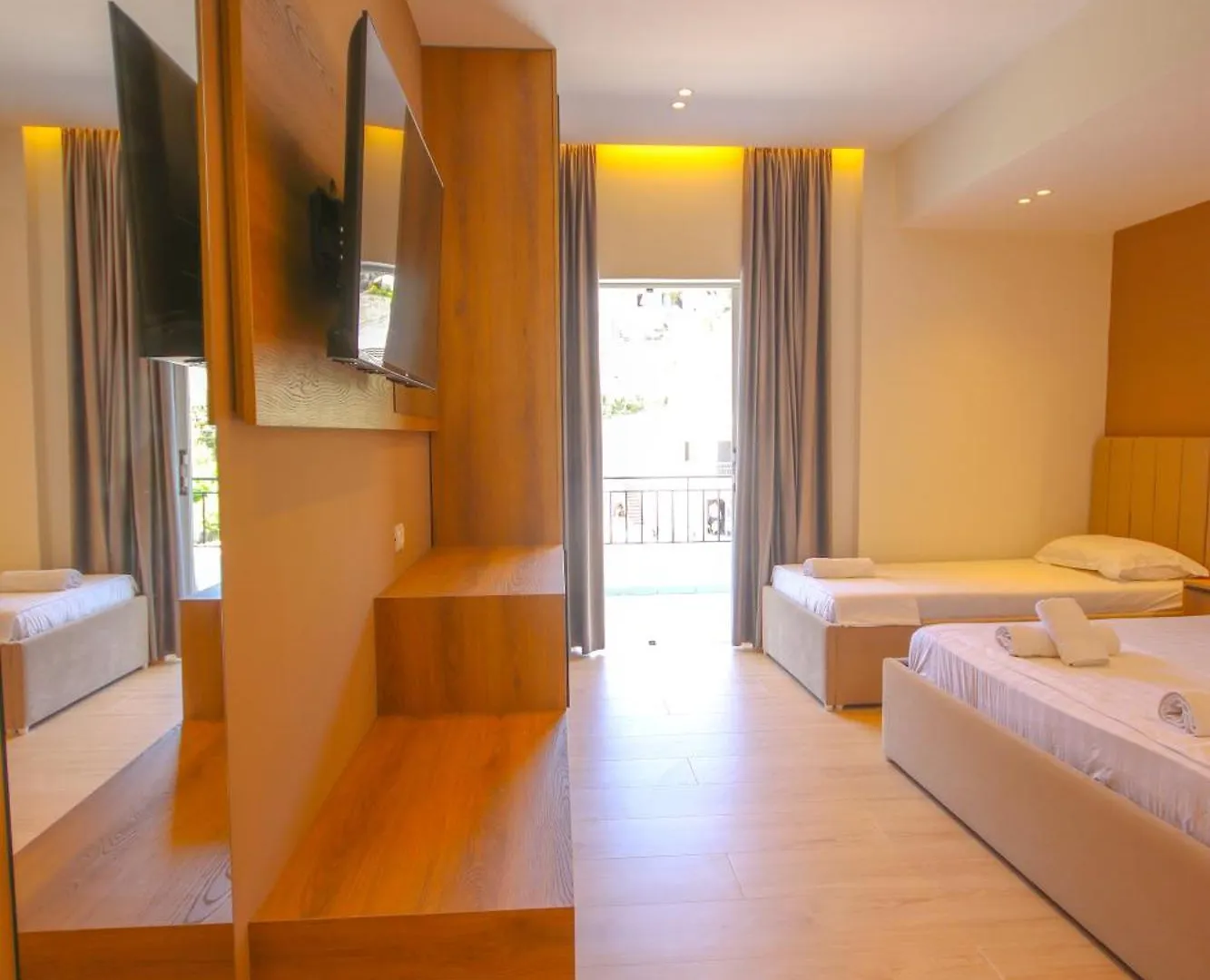 Emily'S Hotel Himare