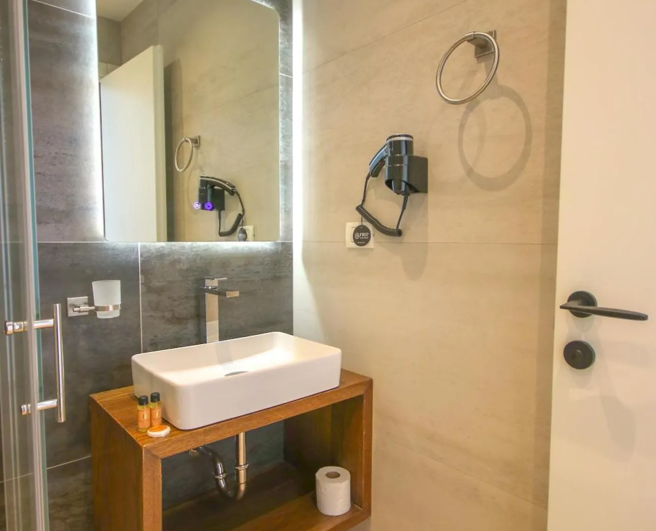 Emily'S Hotel Himare