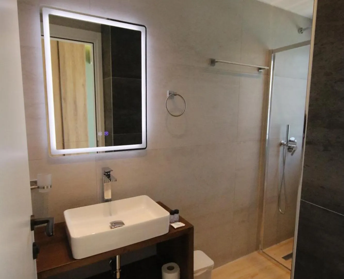 Emily'S Hotel Himare Albania