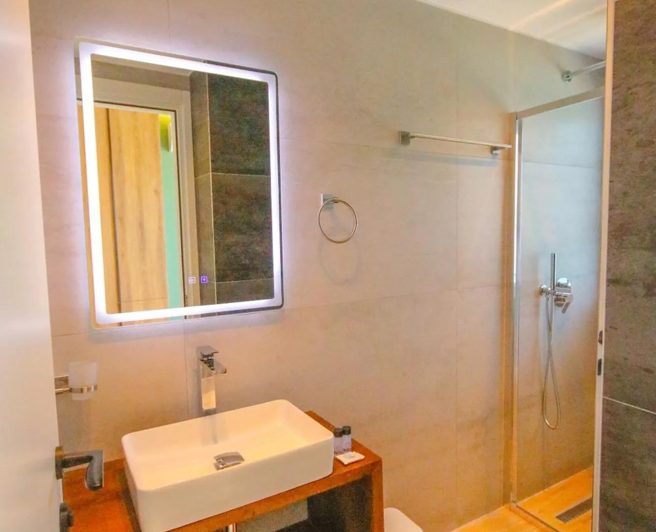 Emily'S Hotel Himare